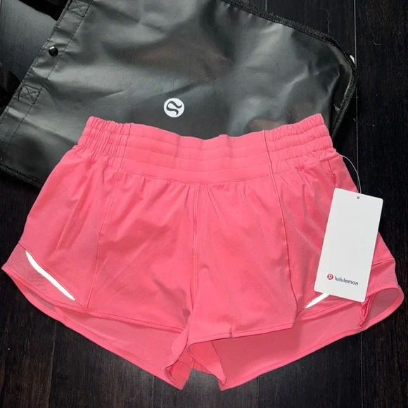 LULULEMON HOTTY HOT HR SHORTS 2.5” in SAKURA PINK SZ 6 NWT